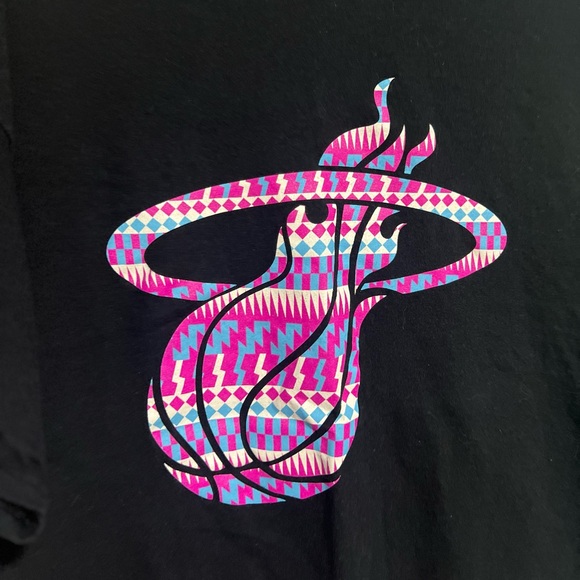 Miami heat Aztec pattern basketball tee XL - Picture 2 of 2